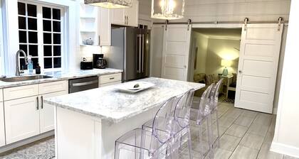 Heart of Old Town Bay St. Louis - Crown Jewel with pool!