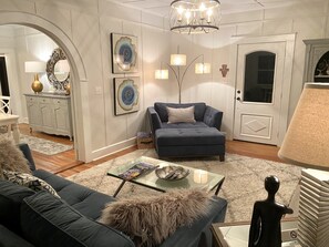 TV - Heart of Old Town Bay St. Louis - Crown Jewel with pool! (Bay St Louis)