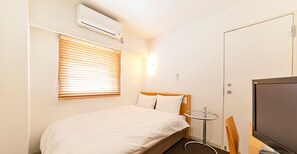 1 bedroom, desk, free WiFi, bed sheets