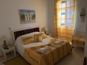 5 bedrooms, WiFi, bed sheets - Dar Lola, guest house in the medina (Houmt Souk)