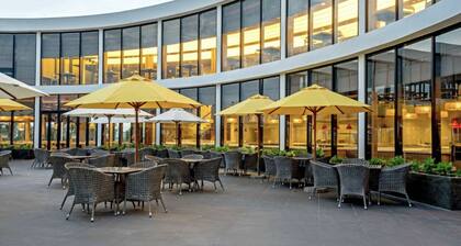 Airy 03bedroom villa with green space