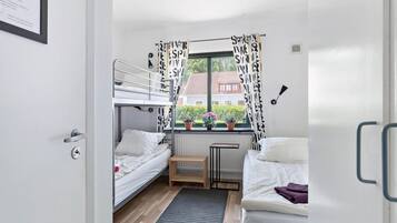 Premium bedding, desk, soundproofing, free WiFi