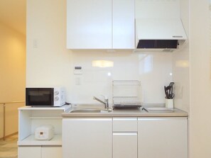 Fridge, microwave, stovetop, cookware/dishes/utensils