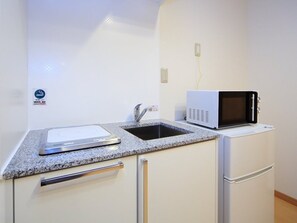 雪櫃、微波爐、廚房用具/餐具/器皿