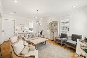 Een televisie en een kantoor