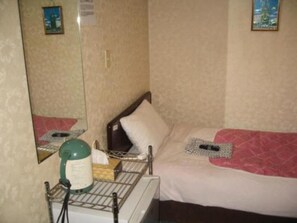 1 chambre, bureau, fer et planche à repasser, Wi-Fi gratuit