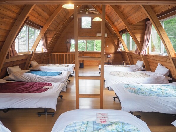 3 bedrooms, desk, bed sheets