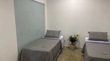 Quarto Estúdio - Banheiro compartilhado | 1 camera, minibar, tende oscuranti, Wi-Fi gratuito