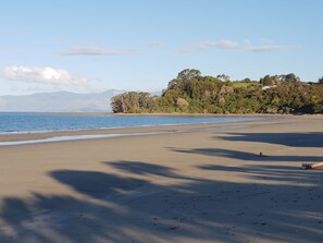 Beach nearby, sun-loungers, beach towels