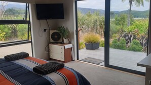 2 soverom, strykejern/-brett, reiseseng for barn og sengetøy