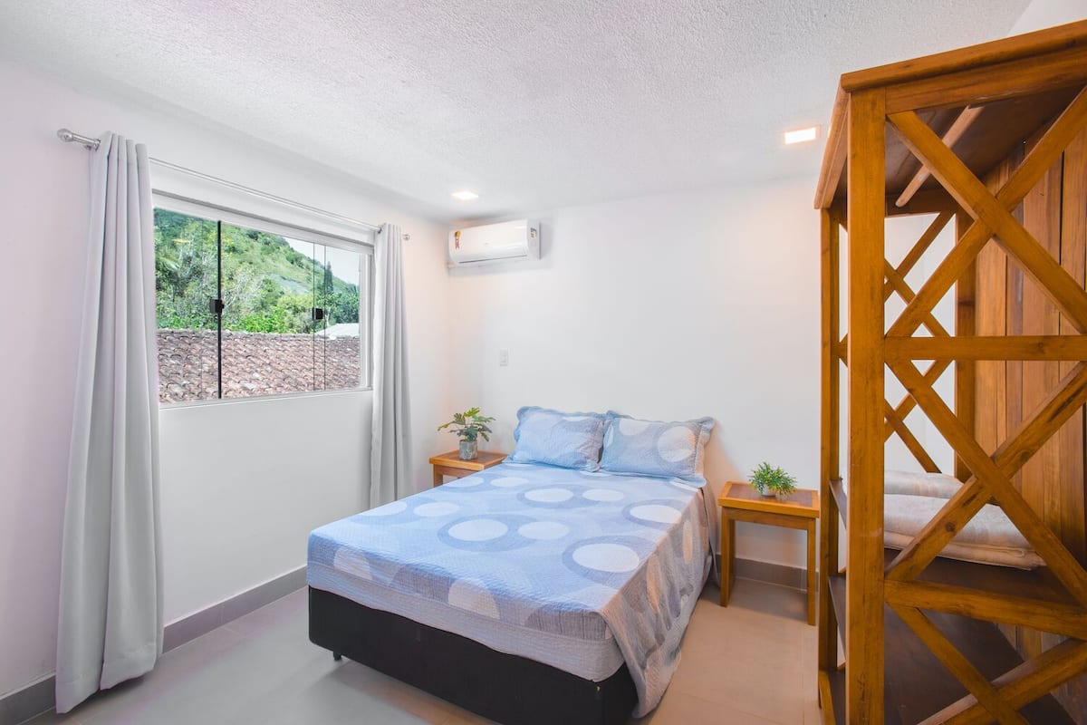Chambre Standard Double ou avec lits jumeaux | Wi-Fi gratuit, draps fournis