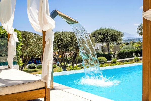 Outdoor pool, a heated pool