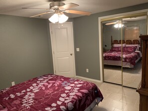 3 chambres, fer et planche à repasser, Wi-Fi, draps fournis