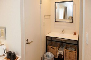 Sèche-cheveux, serviettes fournies