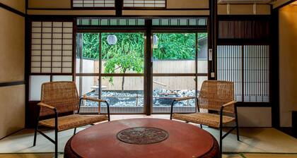 Right next to Shianbashi Japanese innstyle old fo / Nagasaki Nagasaki