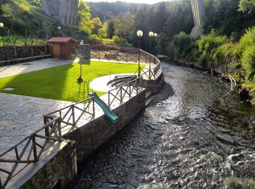 casa-ahs.pt Restored schist house on the river beach of Mega Fundeira.