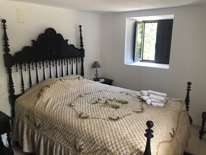 4 Schlafzimmer, Bügeleisen/Bügelbrett, Reisekinderbett, WLAN