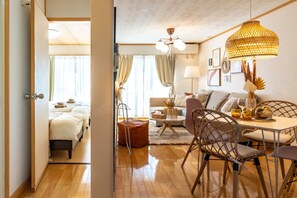 2 bedrooms, desk, free WiFi, bed sheets - Walking distance to Kokusai Dori near stationC52 / Naha Okinawa (Naha)