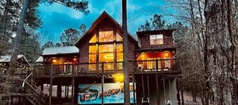 💯% Kids LOVE it! 💦Creek, Walk to🍕☕🍧🍷dogs🐾1.5 Acres, EV🚗 Hot Tub🔥 & Bunks