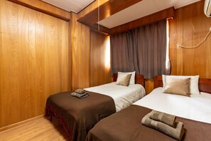 5 Schlafzimmer, Schreibtisch, Bügeleisen/Bügelbrett, kostenloses WLAN