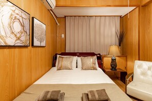 5 habitaciones, escritorio, tabla de planchar con plancha y wifi gratis 