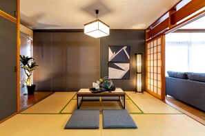 Interior - Spacious living room whole room rentedF1 / Naha Okinawa (Naha)