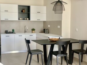 Refrigerador, microondas, horno y lavavajillas