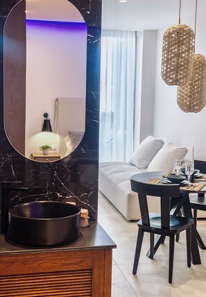 Interior - Deluxe Junior Suite - Made of Blue Luxury Suites Colection (rethymno)