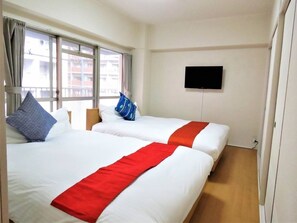 1 室のベッドルーム、デスク、WiFi (無料)、ベッドシーツ