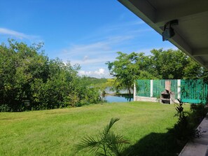 วิวสนามหญ้า