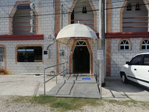 Interior entrance - EFRAIN REGALADO TORRES (Santa Elena)