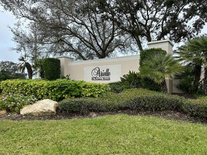 Property grounds - Spacious 2 bedroom+ den condo in Arielle on Palmer Ranch condominiums for rent (Sarasota)