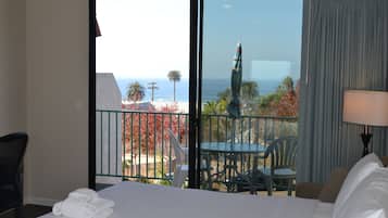 Deluxe Double Room, Balcony, Ocean View | Desk, soundproofing, iron/ironing board, free WiFi