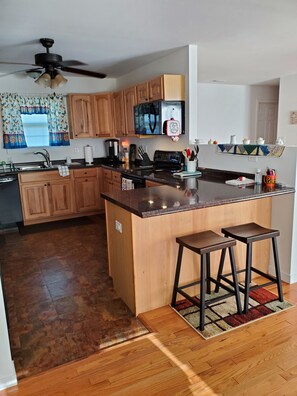 Fridge, microwave, oven, stovetop - Family Home on 1.39 acres nestled between the mountains on Rt. 11 off I-81 (New Market)