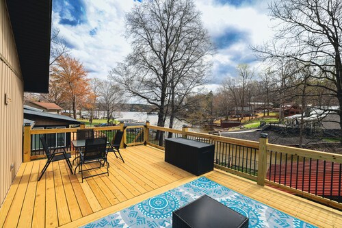 High Rock Lakefront Duplex Retreat Private Dock Quiet Cove Sleeps 7