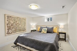4 Schlafzimmer, Schreibtisch, Bügeleisen/Bügelbrett, Reisekinderbett