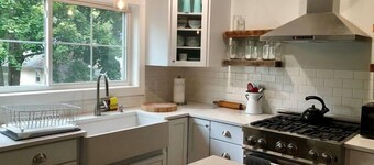 *Sandpoint Cottage* Cozy, Charming, & Conveniently located