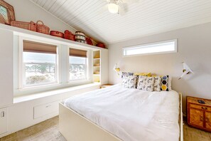 1 bedroom, Internet, bed sheets - Peaceful Dune-Top Escape with Hot Tub, Dog-Friendly & Scenic Walk to the Beach (Dauphin Island)