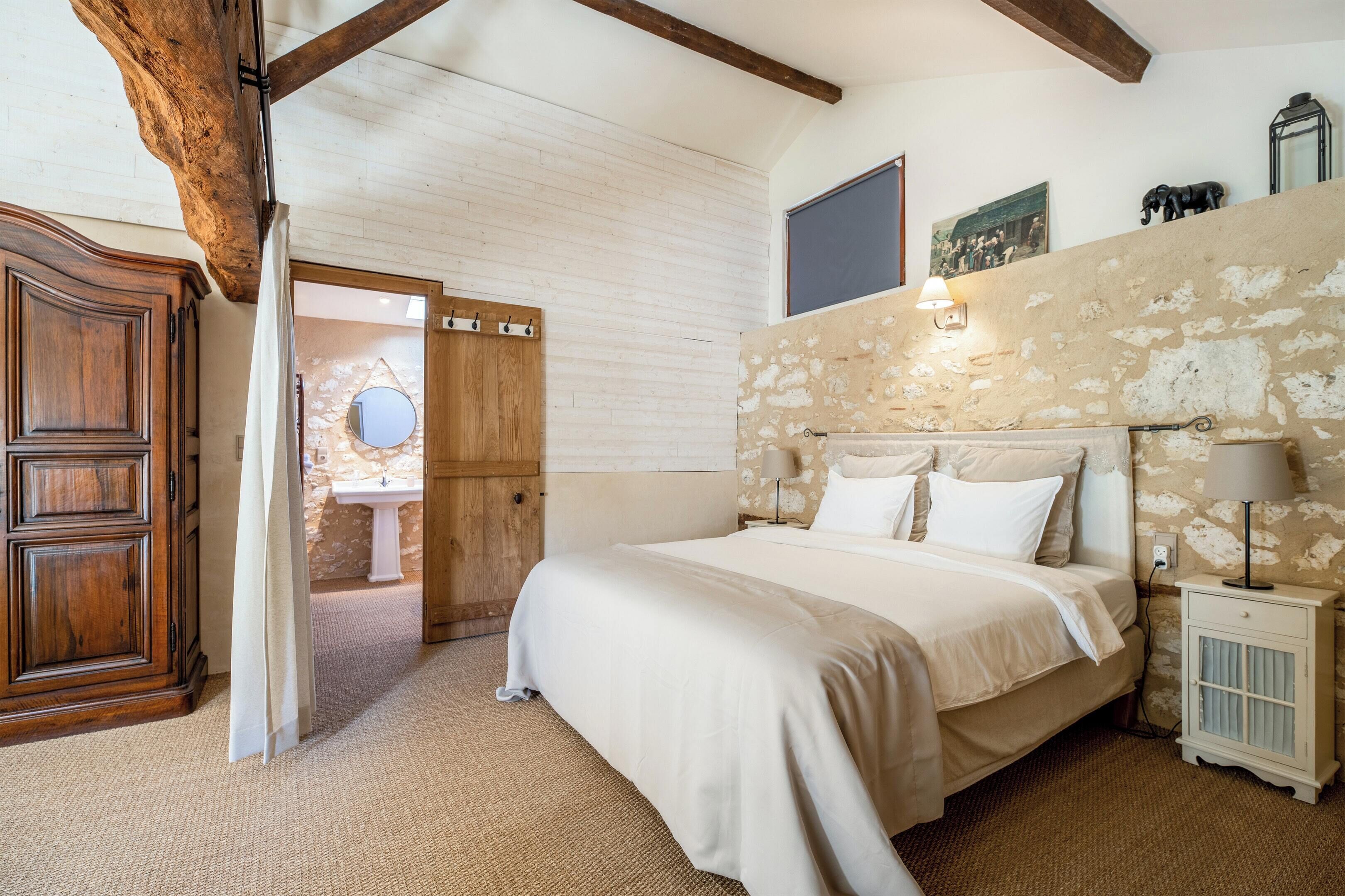 3 bedrooms, travel crib, WiFi (free), bed sheets