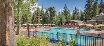 Beautiful ski-in/ski-out villa with shared hot tubs/pools/tennis and free WiFi