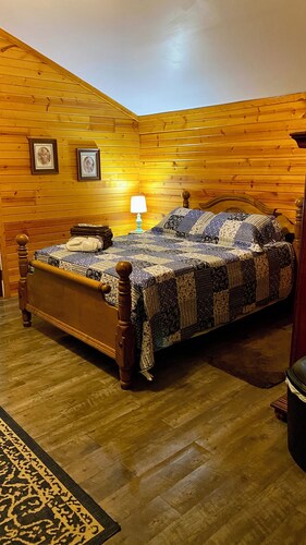 Hot tub, Kitchen, Charcoal Grill, Hocking Hills, Buckeye Lake, Legend Valley