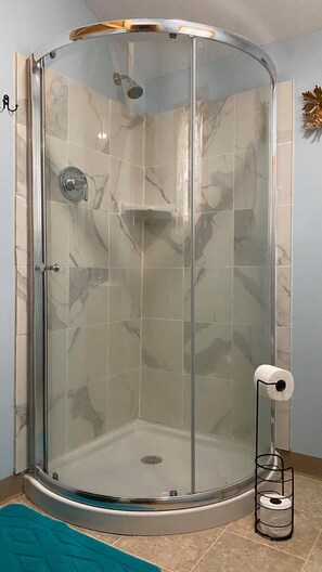 Handtücher, Seife, Shampoo, Toilettenpapier