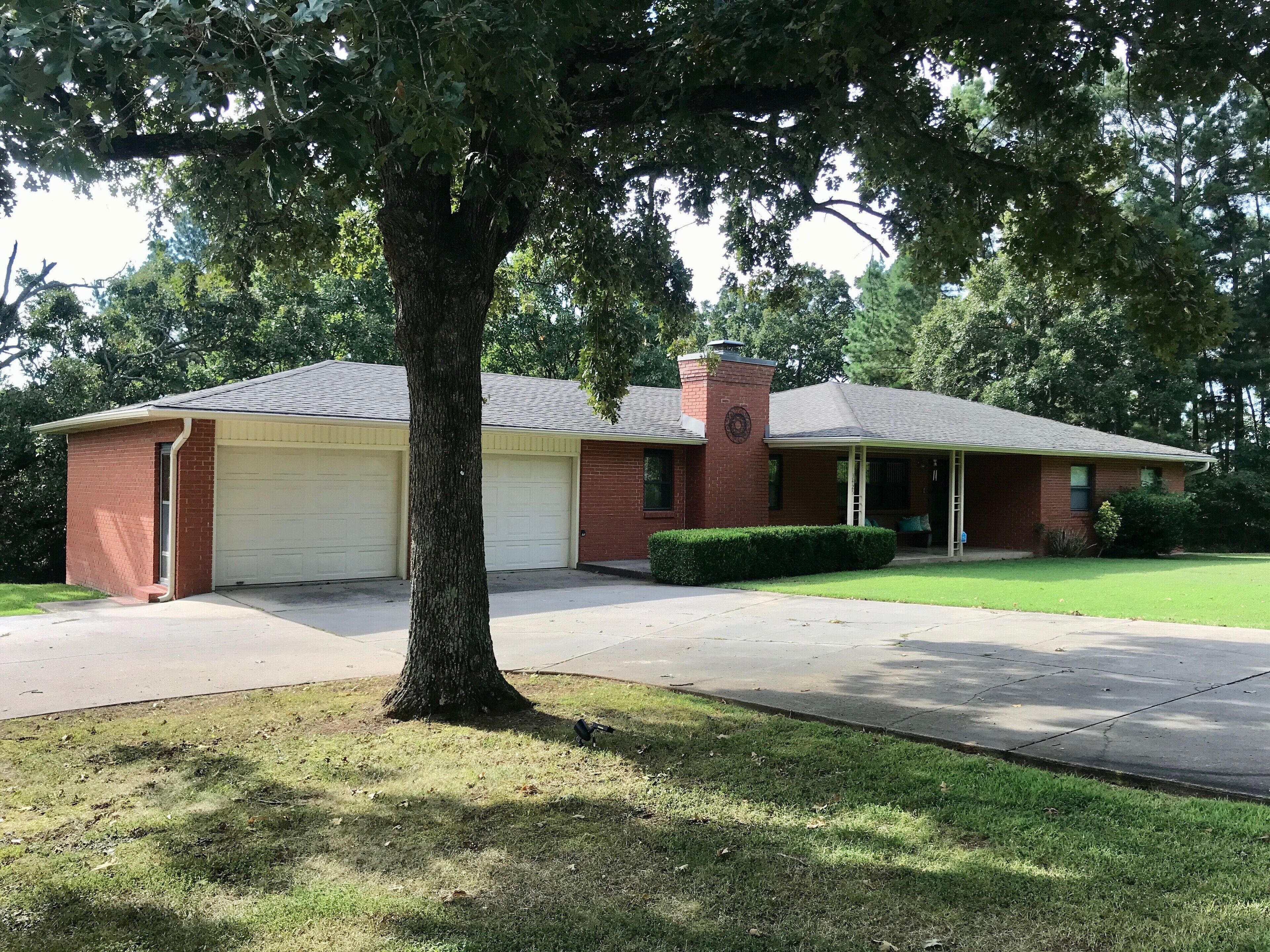 Fayetteville Retreat - peaceful/private setting - game room - easy access to NWA
