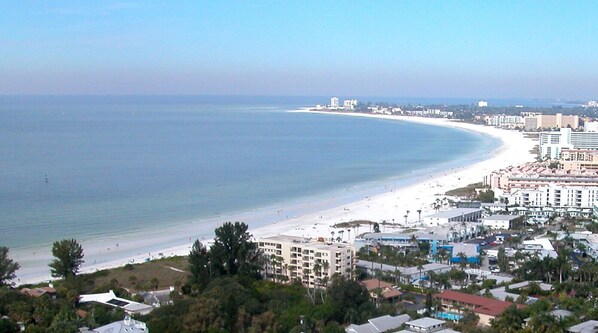 Beach nearby, sun loungers, beach towels