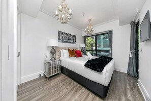 Desk, iron/ironing board, WiFi