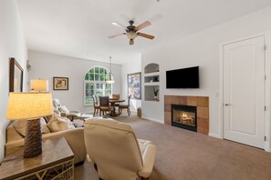 Télévision, cheminée, Netflix, Hulu