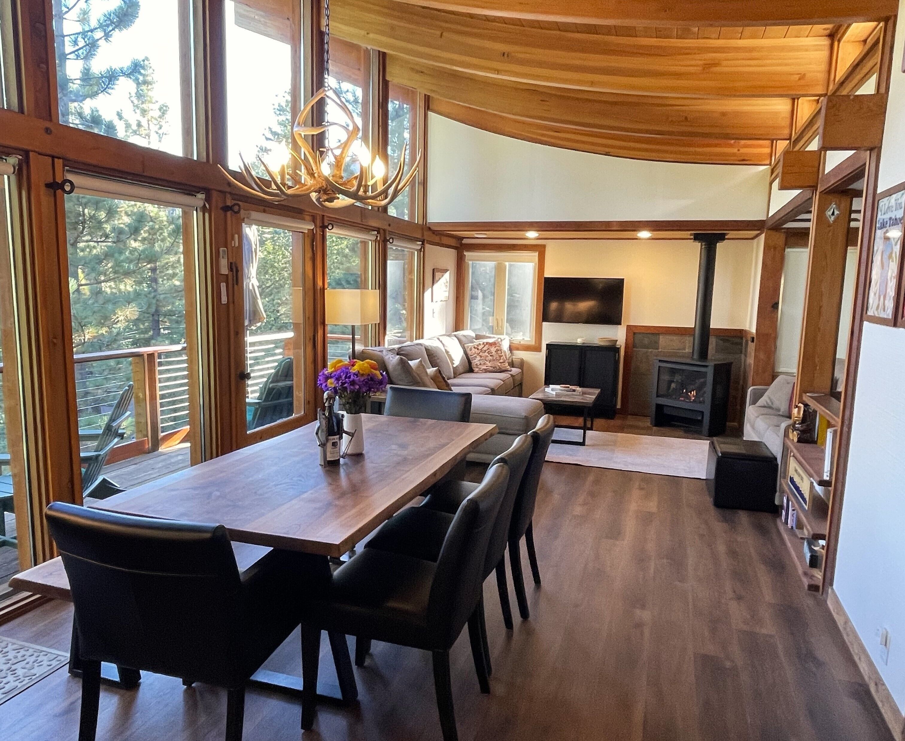 Alpine House - Hot Tub, Amazing Views, Dog-Friendly & Easy Ski Access