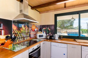 Kühlschrank, Mikrowelle, Ofen, Geschirrspüler