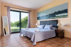 4 chambres, fer et planche à repasser, lit parapluie, Wi-Fi gratuit