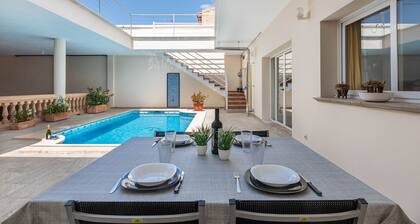 Casa moderna con piscina privada y barbacoa, YourHouse Villa Marian